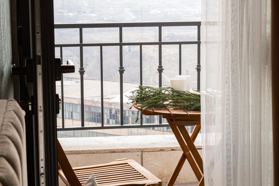 View (from property/room), Balcony/Terrace, Mountain view