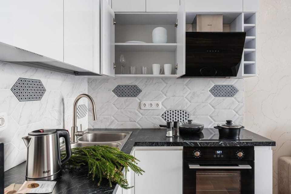 Coffee/tea facilities, Kitchen or kitchenette, dishwasher, stove