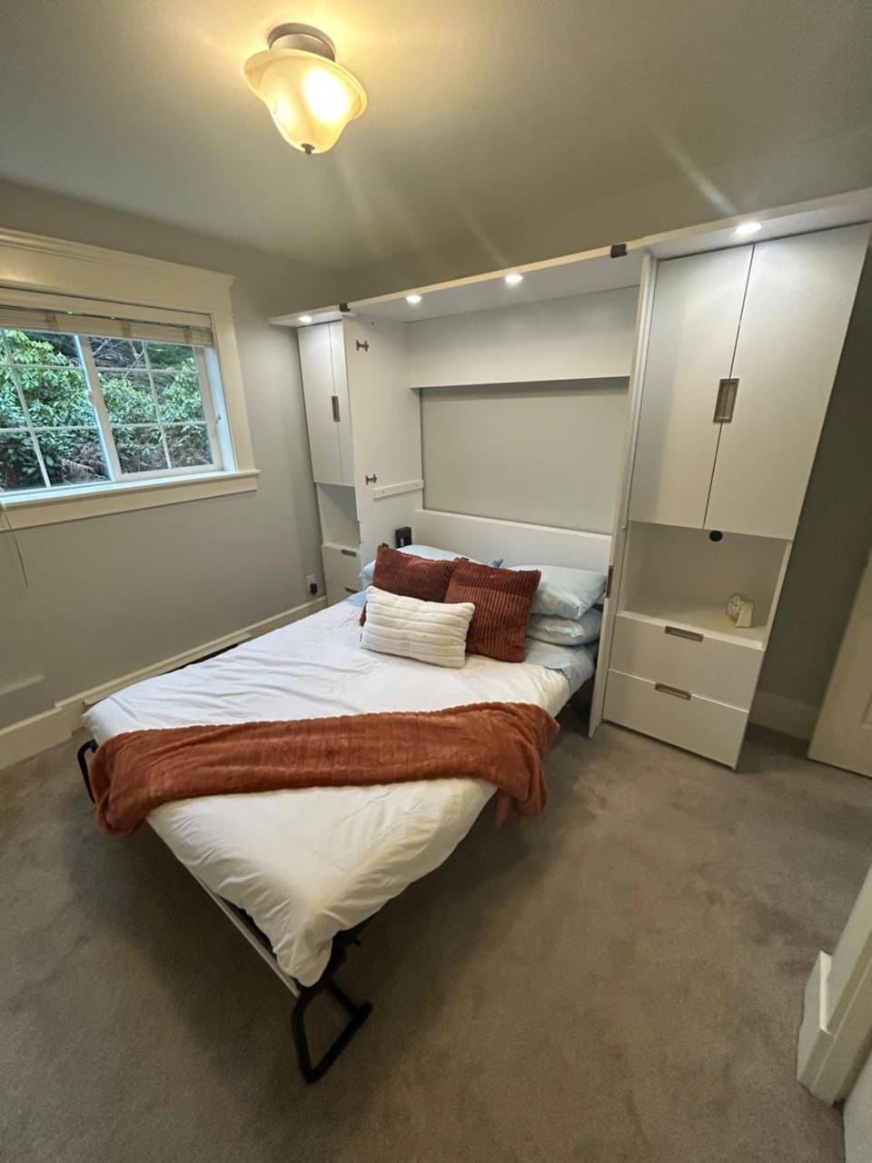 Garden Suite in Colwood Apartment in Vancouver Island