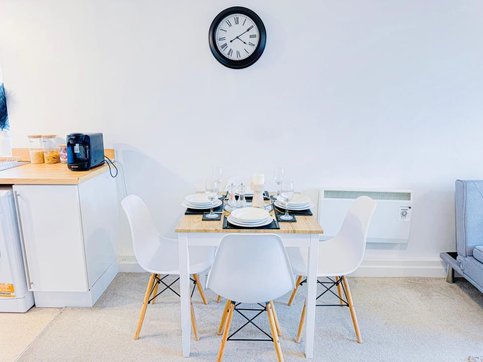 Living room, Dining area