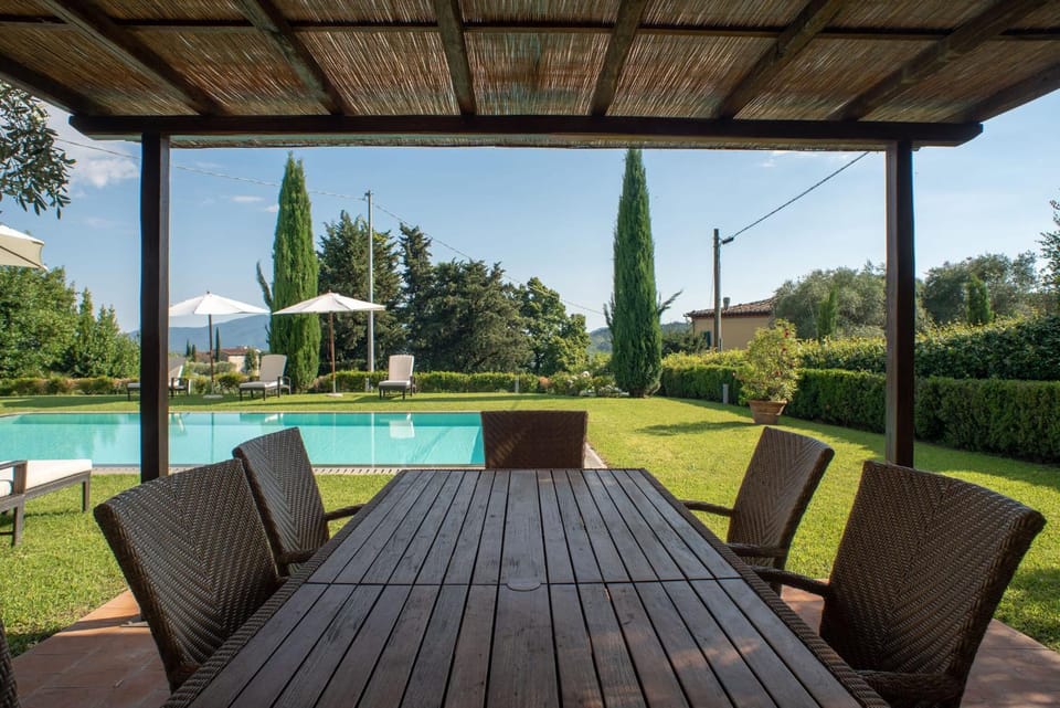 Property building, Facade/entrance, Spring, Activities, Summer, Garden, Balcony/Terrace, Other, Food, Swimming pool