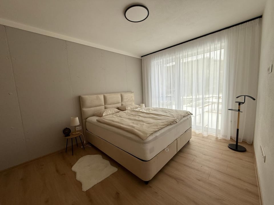 Photo of the whole room, Bedroom