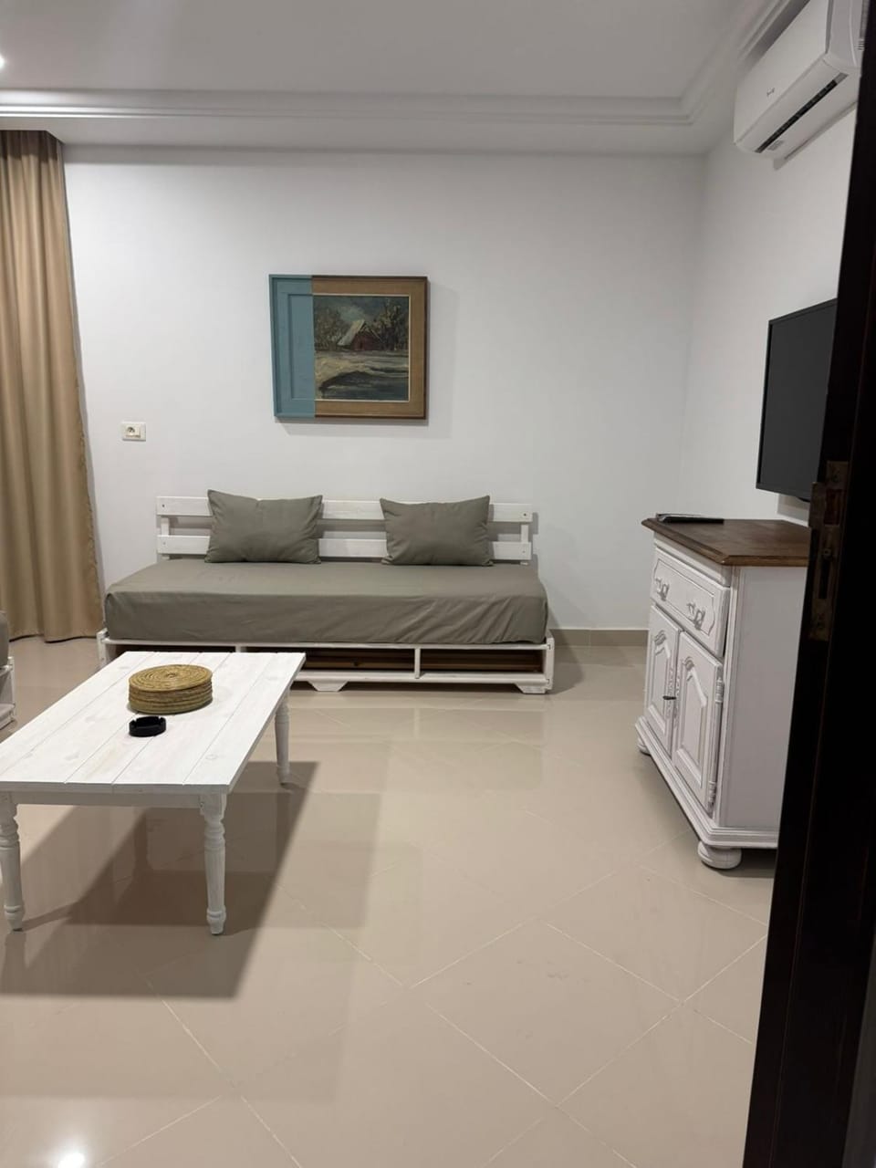 Living room, air conditioner
