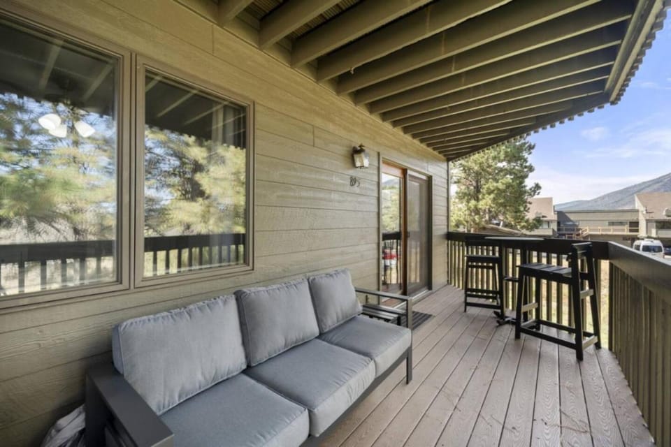 Serene Flagstaff home with tranquil Mountain Views House in Flagstaff