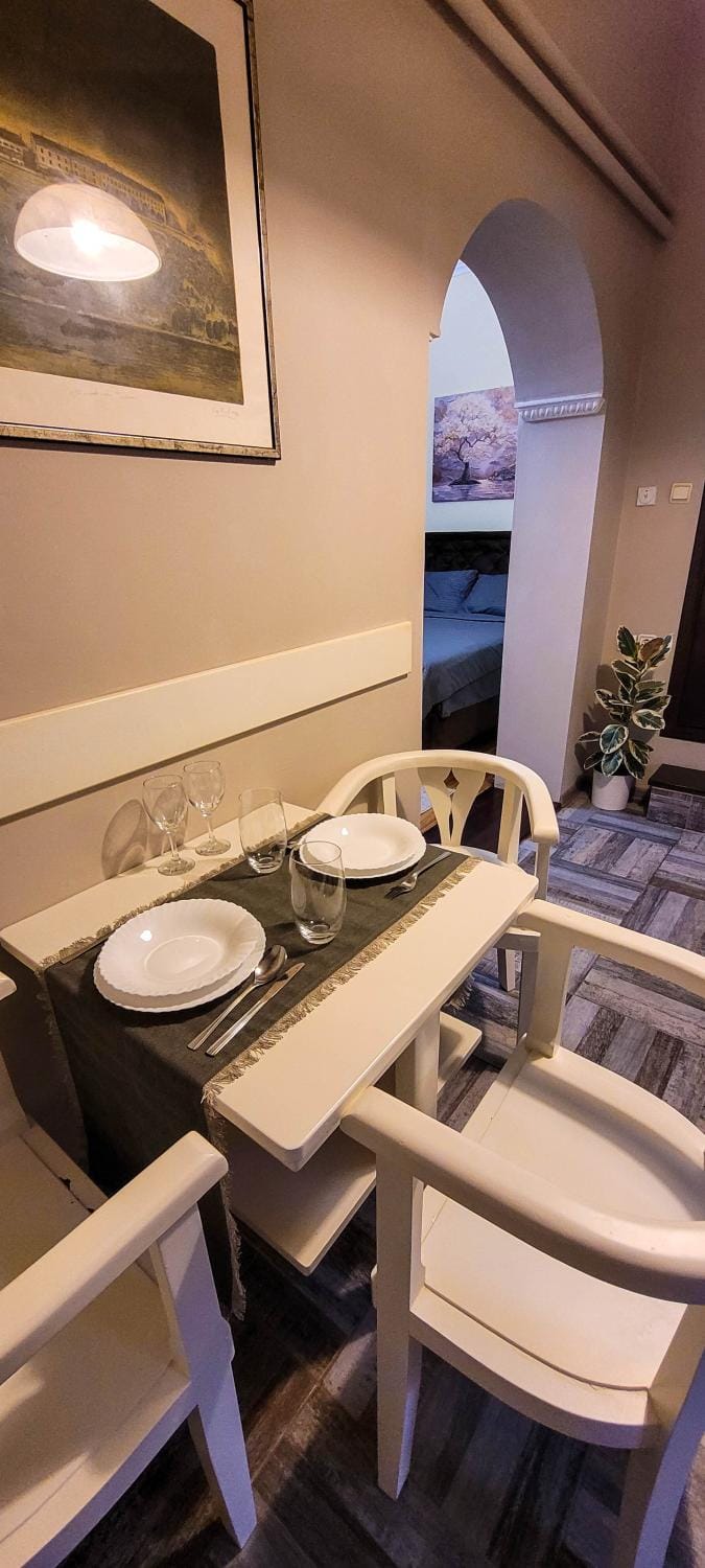 Seating area, Dining area
