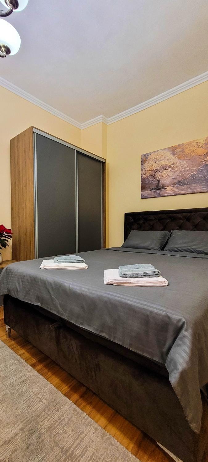 Bed, Photo of the whole room, Bedroom, wardrobe