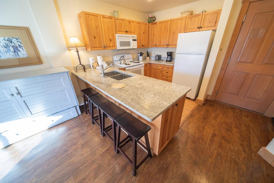 Expedition Station 8616 by SummitCove Lodging in Colorado House in Keystone