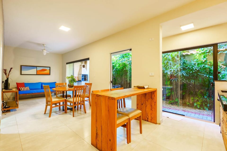 Patio, Garden, Living room, Seating area, Dining area, Garden view