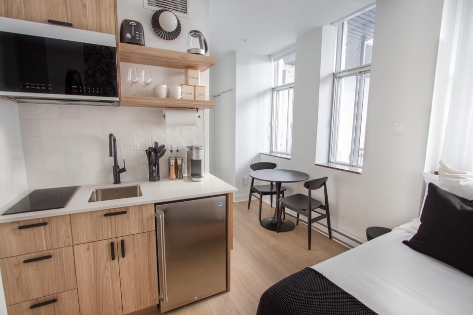 Kitchen or kitchenette