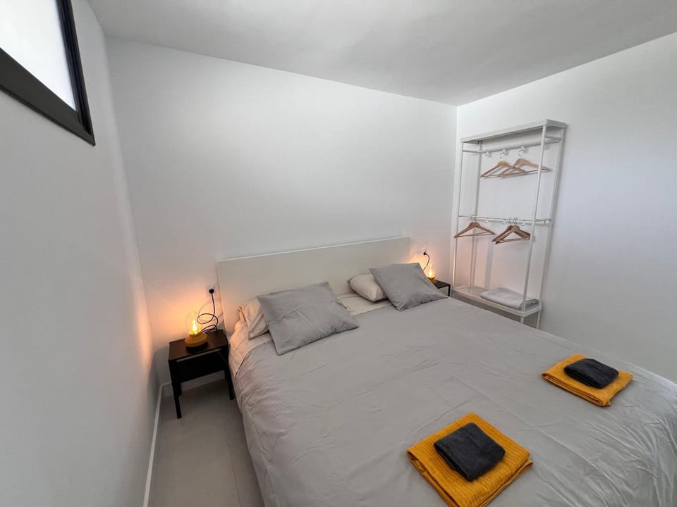 Bed, Bedroom, towels, wardrobe