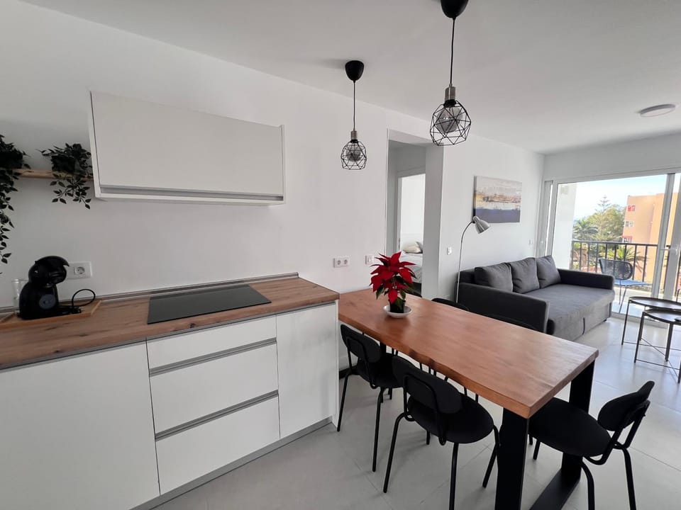 Kitchen or kitchenette, Living room, Seating area, Dining area