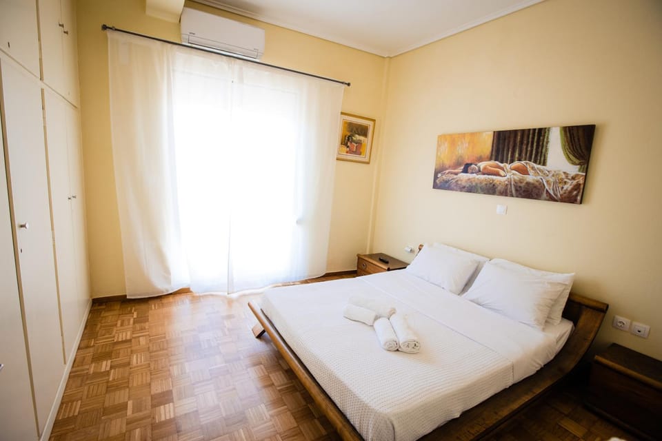 Bed, Bedroom, towels, air conditioner