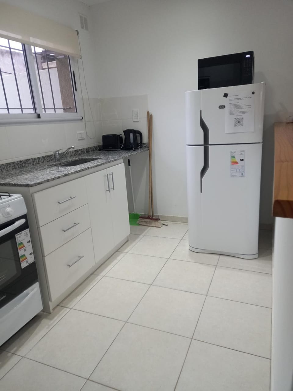 Kitchen or kitchenette, minibar, oven, toaster
