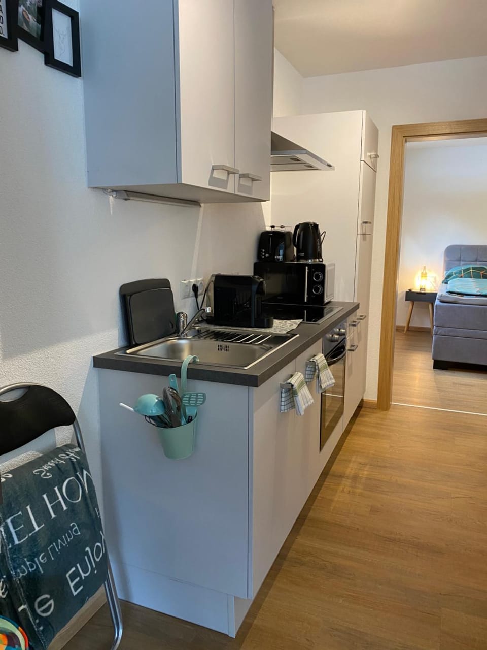 Kitchen or kitchenette, Living room, Seating area, oven, stove