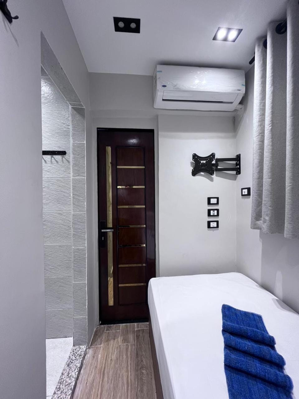 Small Economy Single Room Hostel in Cairo