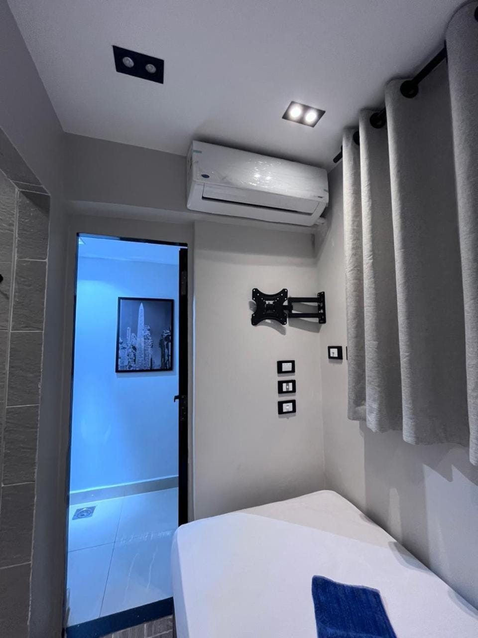 Small Economy Single Room Hostel in Cairo