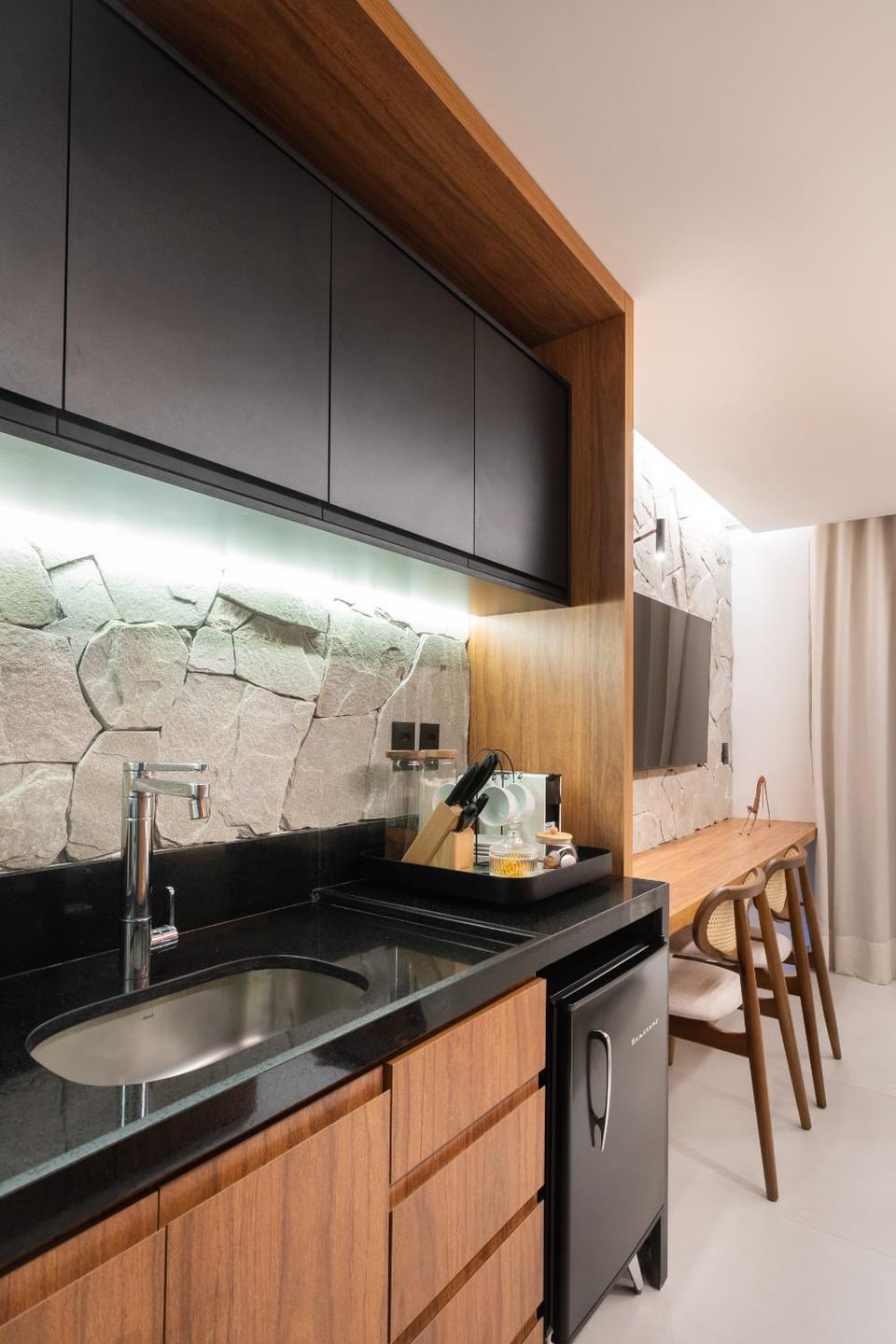 TV and multimedia, Kitchen or kitchenette, Decorative detail, minibar