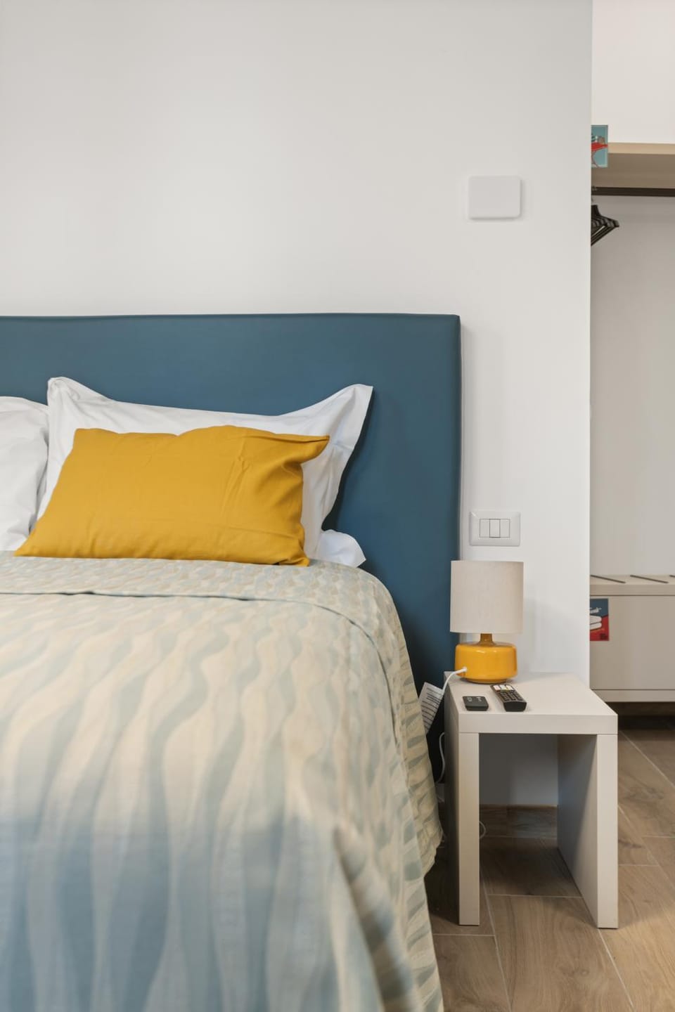 Bed, Photo of the whole room