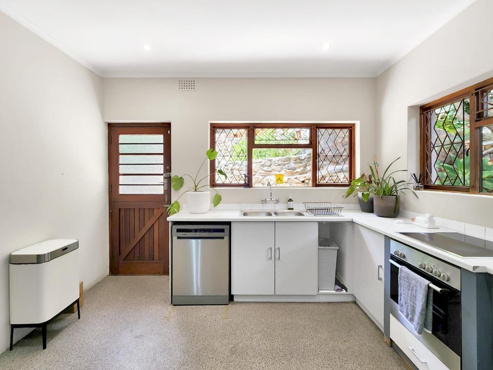Kitchen or kitchenette, Kitchen or kitchenette, oven, stove