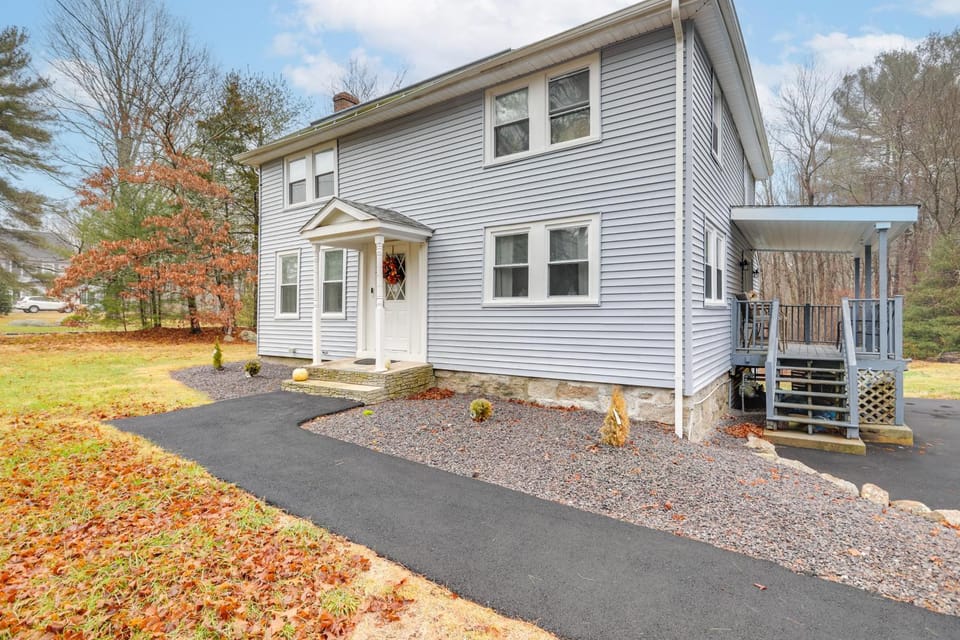 2 Mi to Gillette Stadium: Foxborough Retreat! House in Foxborough