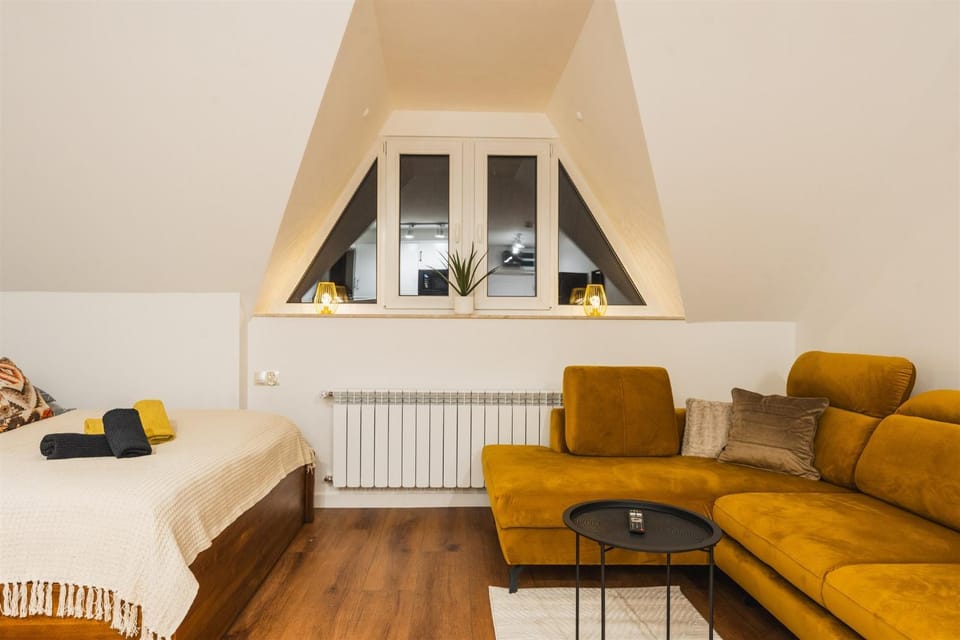 TV and multimedia, Living room, Street view, internet