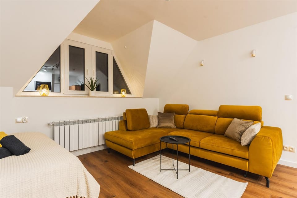 TV and multimedia, Living room, Street view, internet