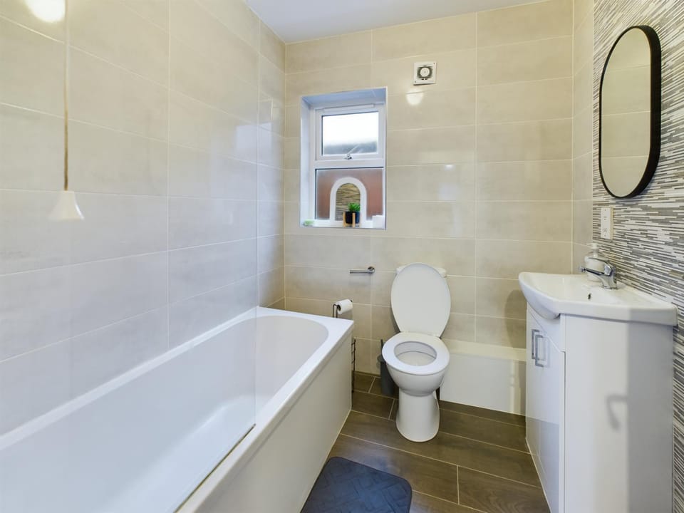 NEW! Modern 2BR House just 10 mins to City Centre Apartment in Belfast