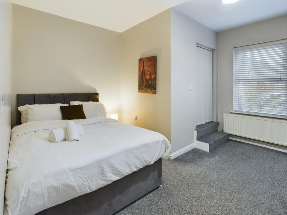 NEW! Modern 2BR House just 10 mins to City Centre Apartment in Belfast