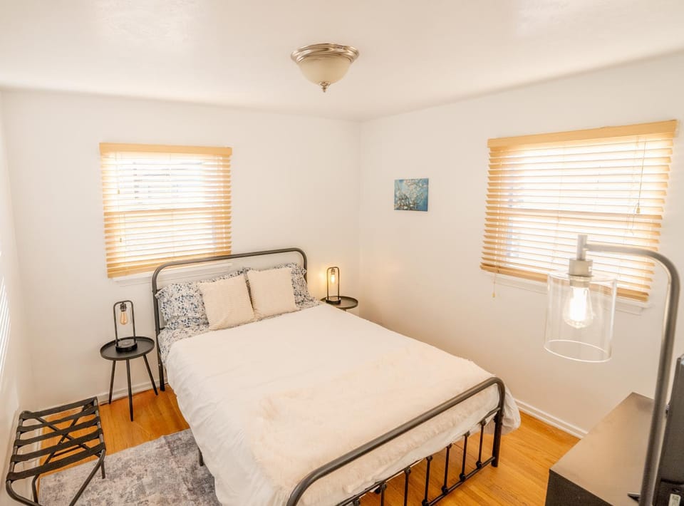 4BD Sugarhouse Gem with Private Hot Tub Escape near Downtown SLC House in Salt Lake City