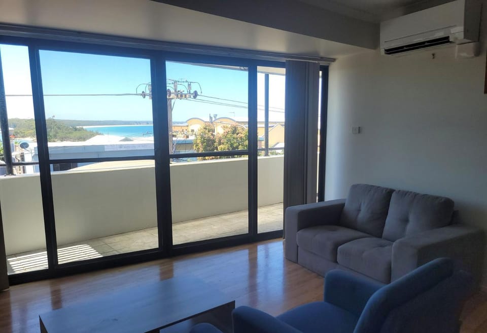 Holiday In Husky by Book Jervis Bay - 2 Bedroom Apartment located in the centre of town Apartment in Huskisson