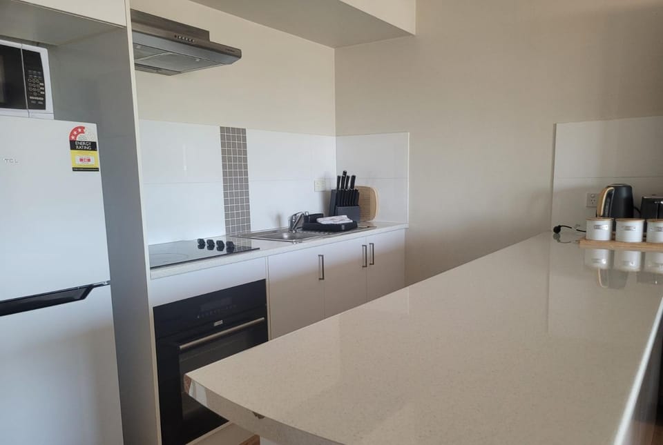 Holiday In Husky by Book Jervis Bay - 2 Bedroom Apartment located in the centre of town Apartment in Huskisson