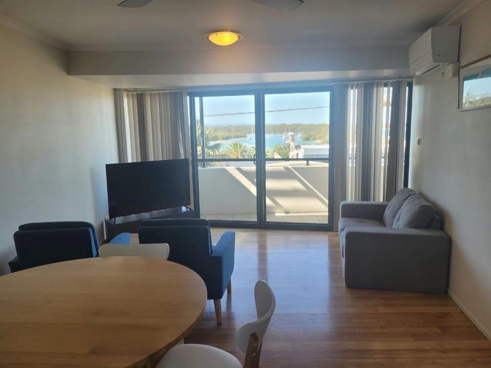 Holiday In Husky by Book Jervis Bay - 2 Bedroom Apartment located in the centre of town Apartment in Huskisson