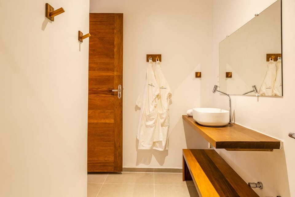 Bathroom, towels