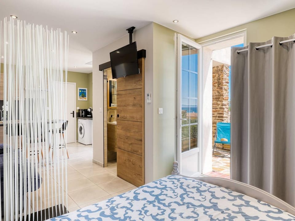 Appartement au Lavandou - Vue Mer - Climatisé - Tout à pieds - FR-1-816-3 Apartment in Le Lavandou