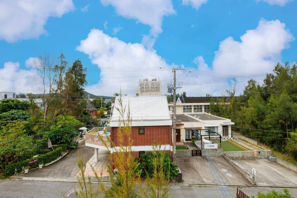 恩納村一棟貸し ビーチや飲食店徒歩圏内 最大6名 Ciel希望ヶ丘A棟 House in Okinawa Prefecture