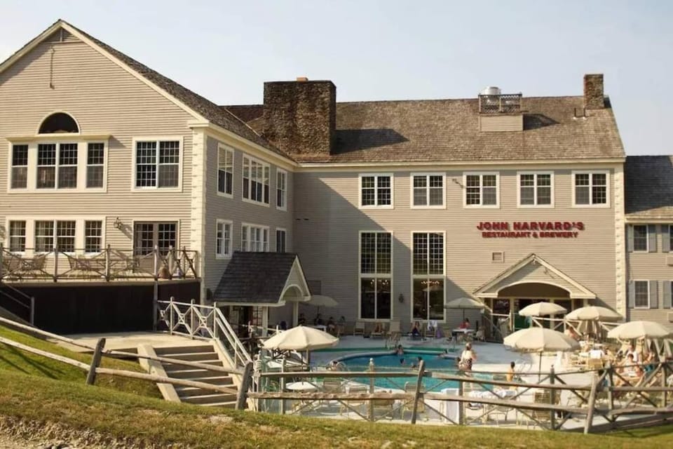 Mountain View Suite at Jiminy Peak - Ski On Off - Near Elevator Pool and Lobby Apartment in Lanesborough