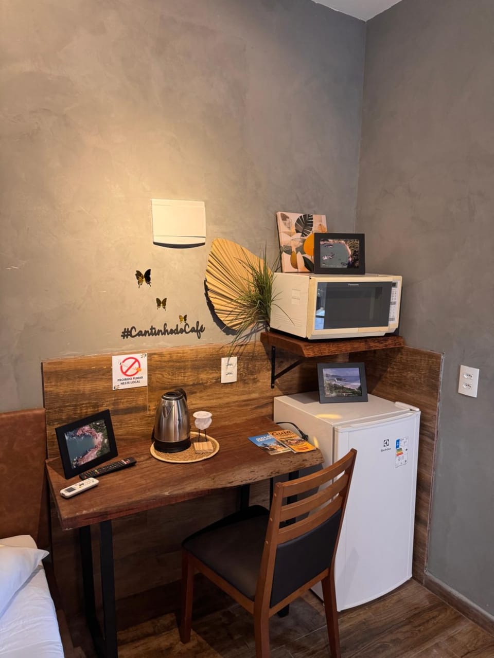 Coffee/tea facilities, Dining area, microwave, minibar
