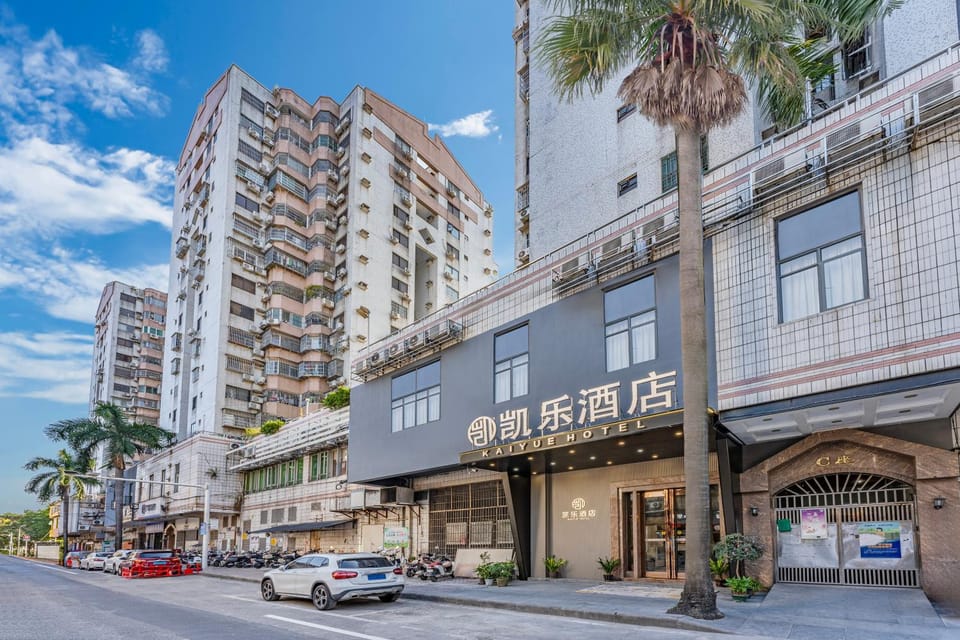 Property building, Day, Neighbourhood, Street view