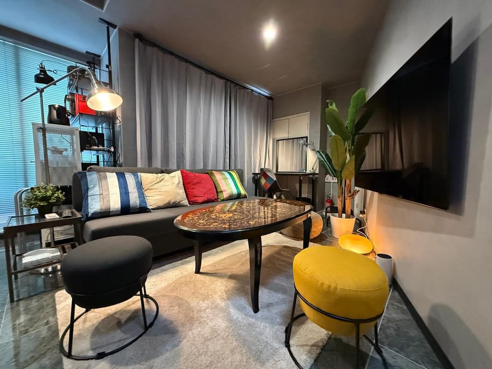 TV and multimedia, Living room, Evening entertainment