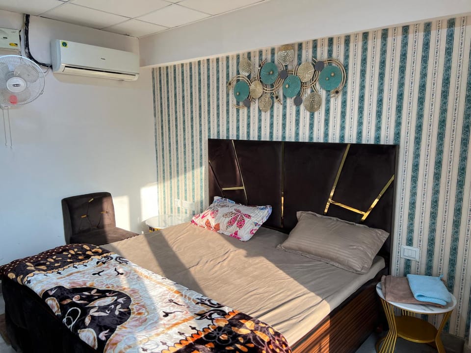 Photo of the whole room, Bedroom, air conditioner