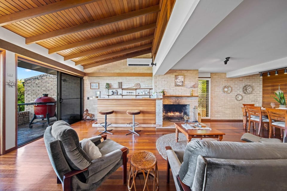 BBQ facilities, Living room, Lounge or bar, Seating area, fireplace