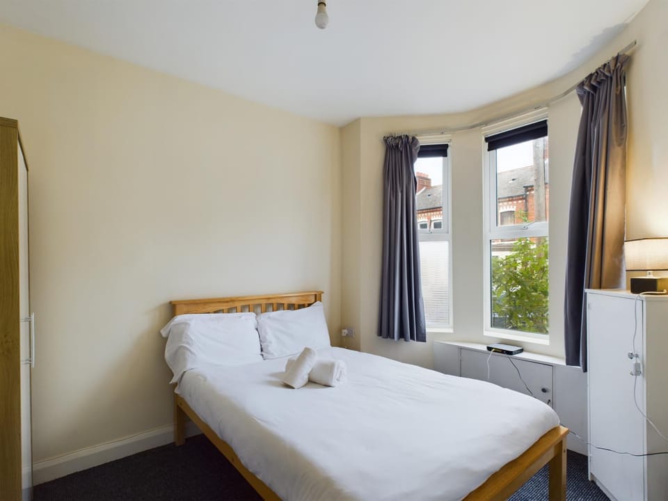 NEW! Classic 3BR House just 15 mins to city Centre Apartment in Belfast