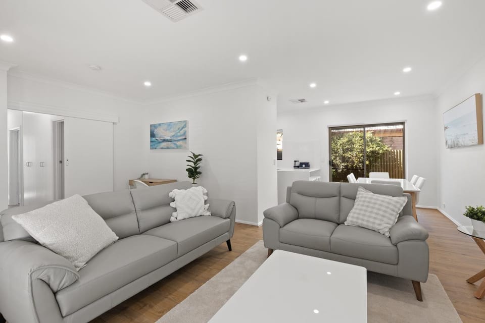 Coastal Retreat, 3 Bedroom House on the Broadway House in Adelaide
