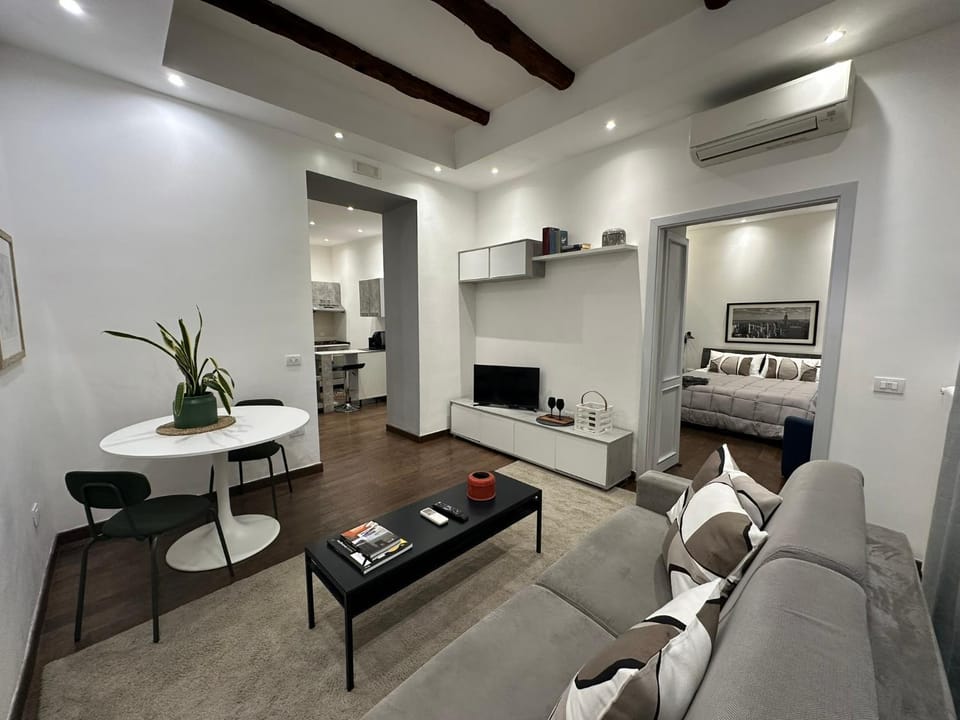 Communal lounge/ TV room, Living room, Seating area