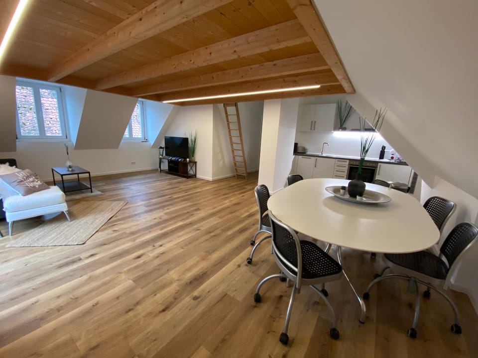 TV and multimedia, Living room, Dining area