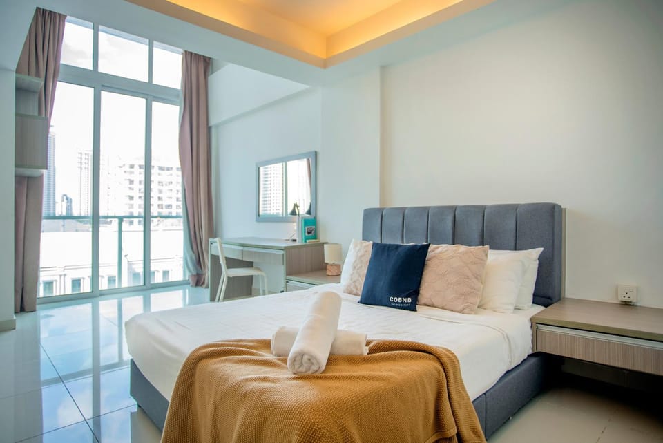 Bed, Living room, Photo of the whole room, Seating area, Bedroom, towels
