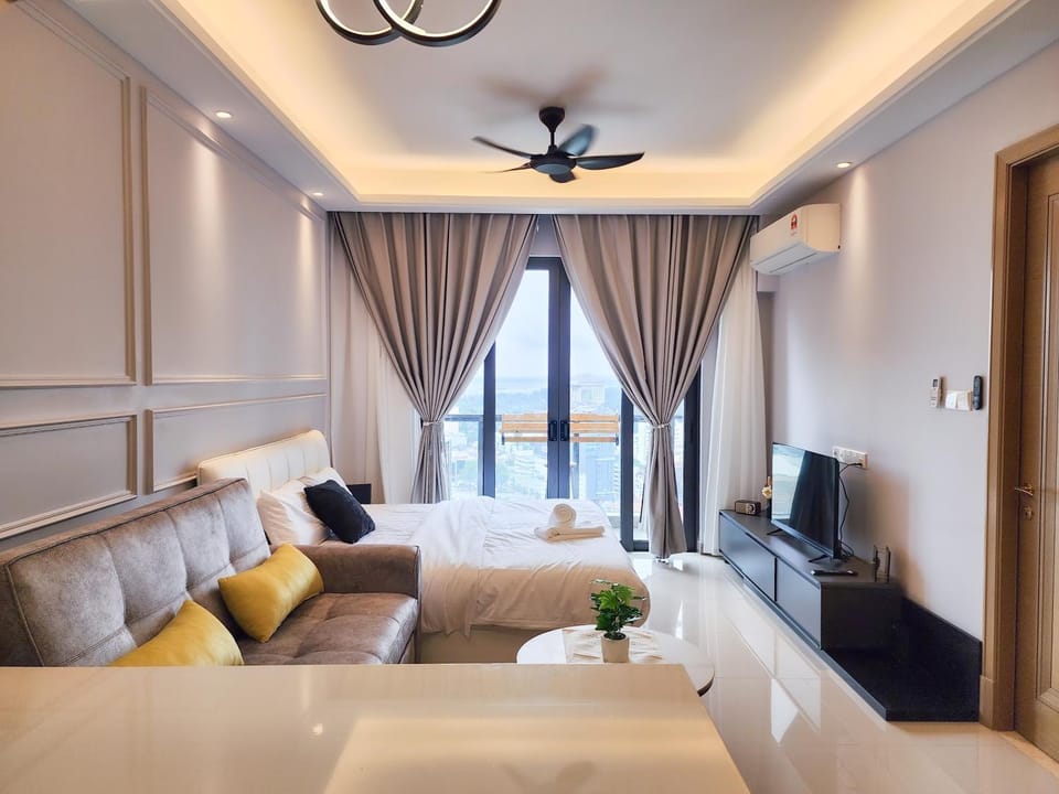 Bed, TV and multimedia, Living room, Photo of the whole room, Seating area, Bedroom