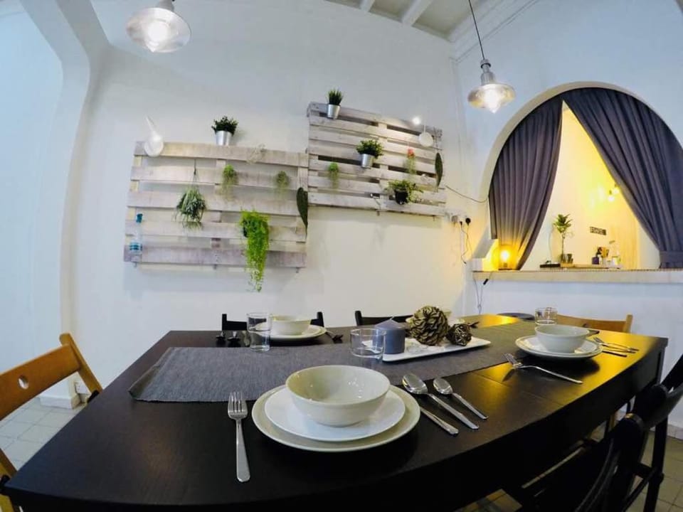 35Mandalay at Georgetown 5 bedroom for 7-15 pax House in George Town