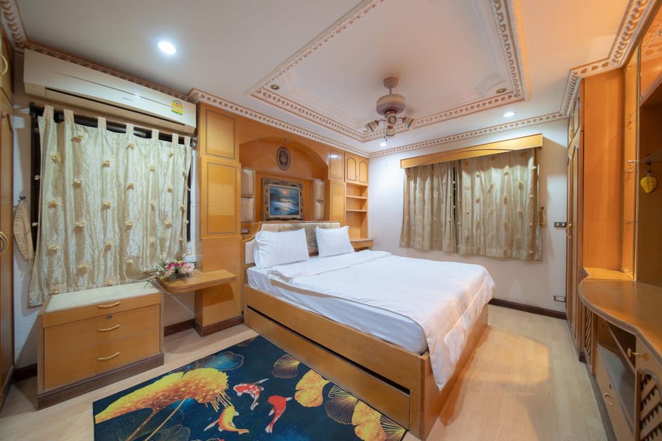 Bedroom, wardrobe