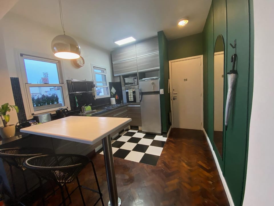 Kitchen or kitchenette, Dining area, oven, pet friendly